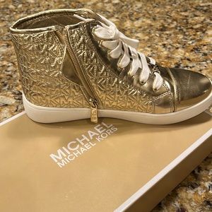 Brand new never worn Michael kors kids shoe !